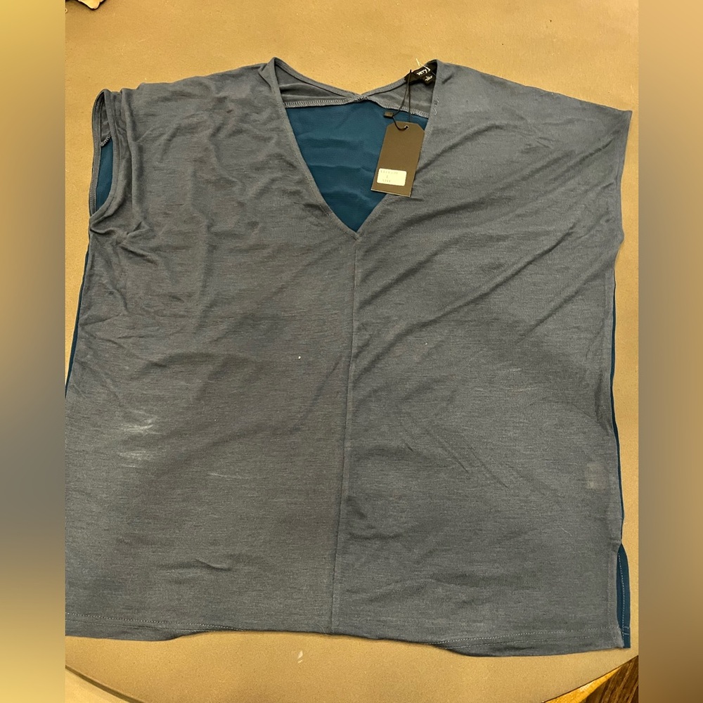 NWT Women’s Very J dark teal V-Neck Knit and Sheer Short sleeve Shirt, size L